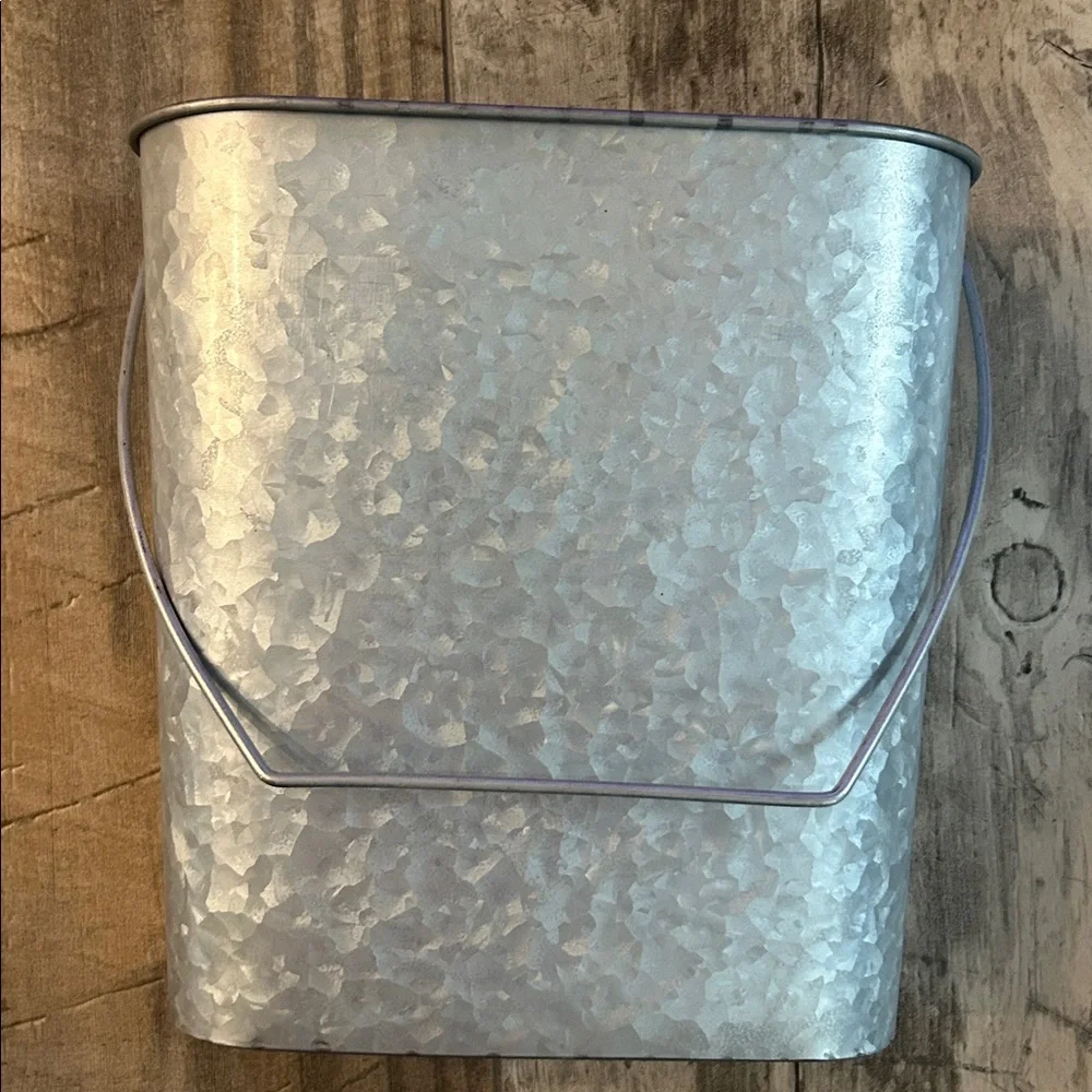 Galvanized silver toilet paper holder. Can hang on wall or free standing.